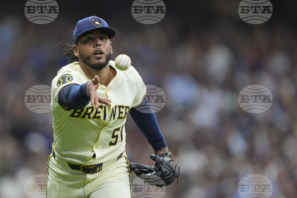 Dodgers Brewers Baseball
