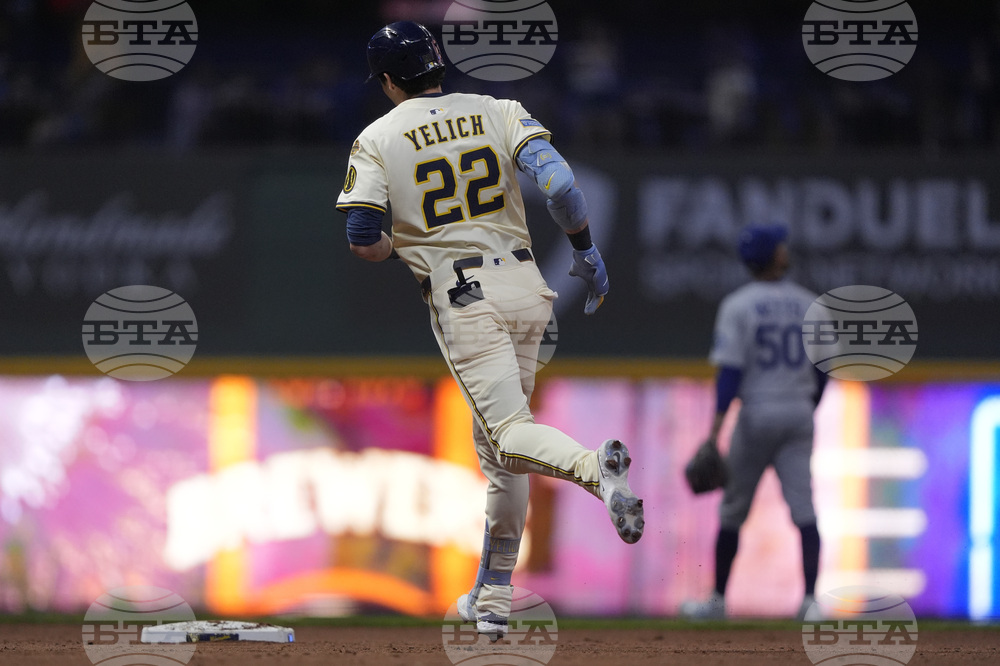 Dodgers Brewers Baseball