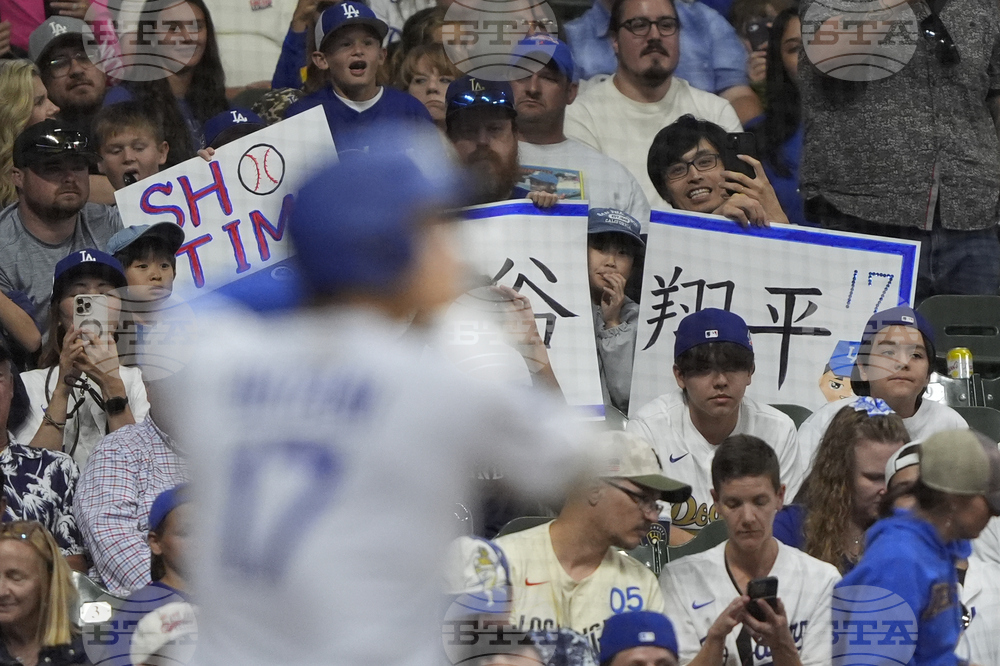 Dodgers Brewers Baseball