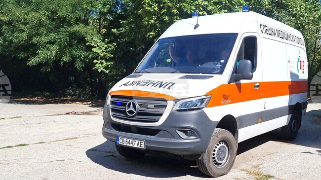 Велосипедист е със счупване на лицеви кости и череп след удар в паркиран автомобил