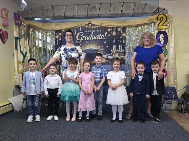 Българска детска градина „Синьото мече“ в Чикаго изпрати децата от випуск 2025 с тържество