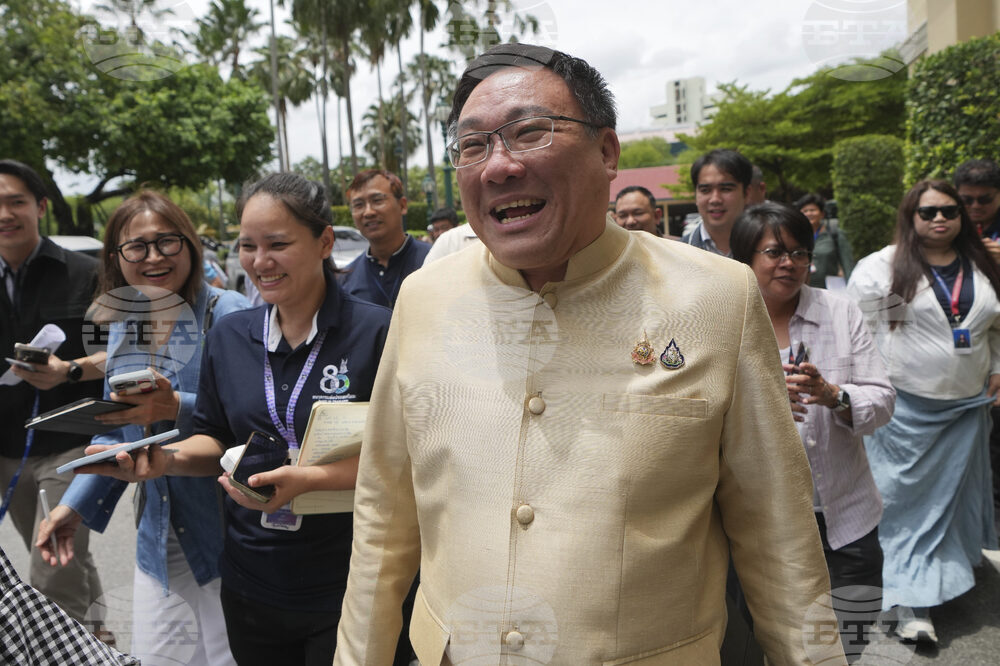 Тайланд планира икономически стимули в размер на 572 млн. долара и компенсации за пострадалите от конфликта с Камбоджа