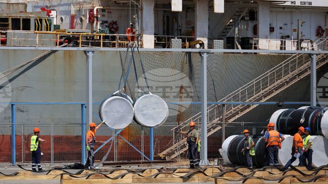 Правителството одобри премахването на бетонни колони и метални греди от Порт "Бургас запад"