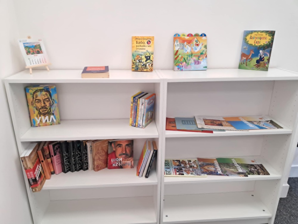 Първо дарение от книги на български език постъпи в новата библиотека на Консулството на България в Единбург