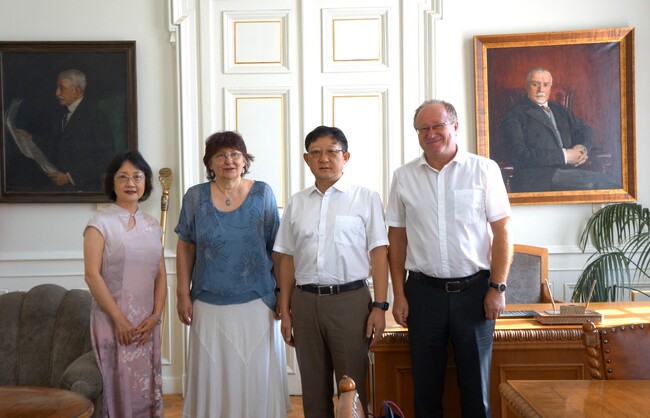 Един от водещите ядрени физици в света проф. Джие Менг посети Българската академия на науките