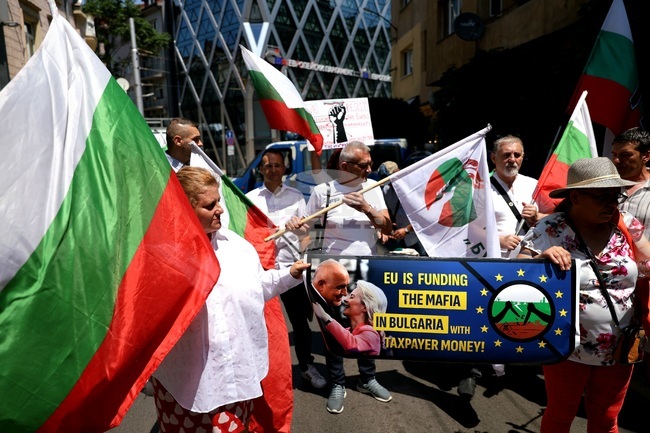Vazrazhdane, Civic Initiative Stage Anti-Euro Protests As Bulgaria Clears Last Hurdle to Euro Accession