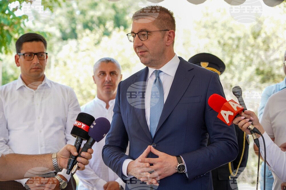 Има много евродепутати, които няма да гласуват за поправката, с която се заличават "македонската идентичност и език" от доклада на ЕП, заяви премиерът на Република Северна Македония