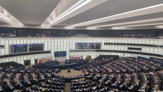 European Parliament Calls for EU-Wide Minimum Age of 16 for Social Media Access