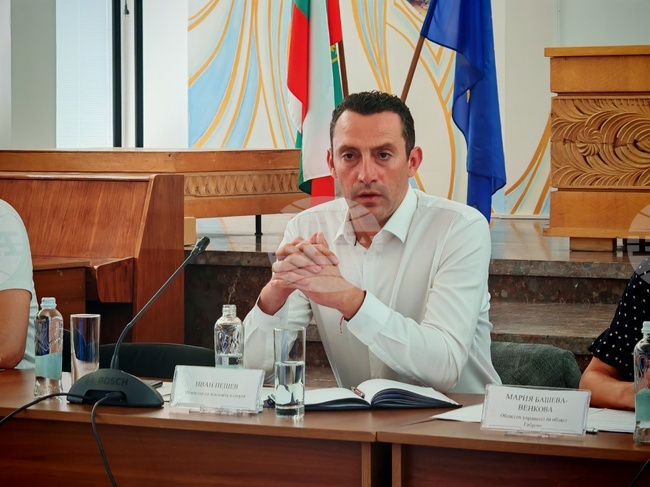 Министърът на младежта и спорта Иван Пешев се срещна със спортните клубове от област Габрово