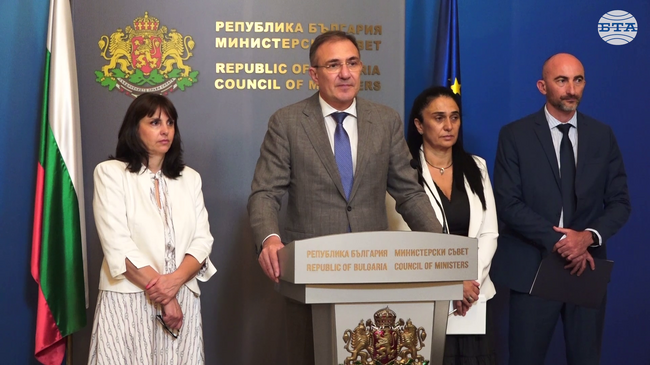 Имаме 111 предложения за подходящи сгради за домове за възрастни хора, каза министър Борислав Гуцанов