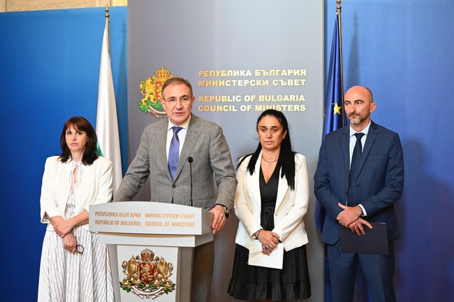 Министър Гуцанов: Започваме обследване на 111 сгради, предложени от общините за нови домове за възрастни