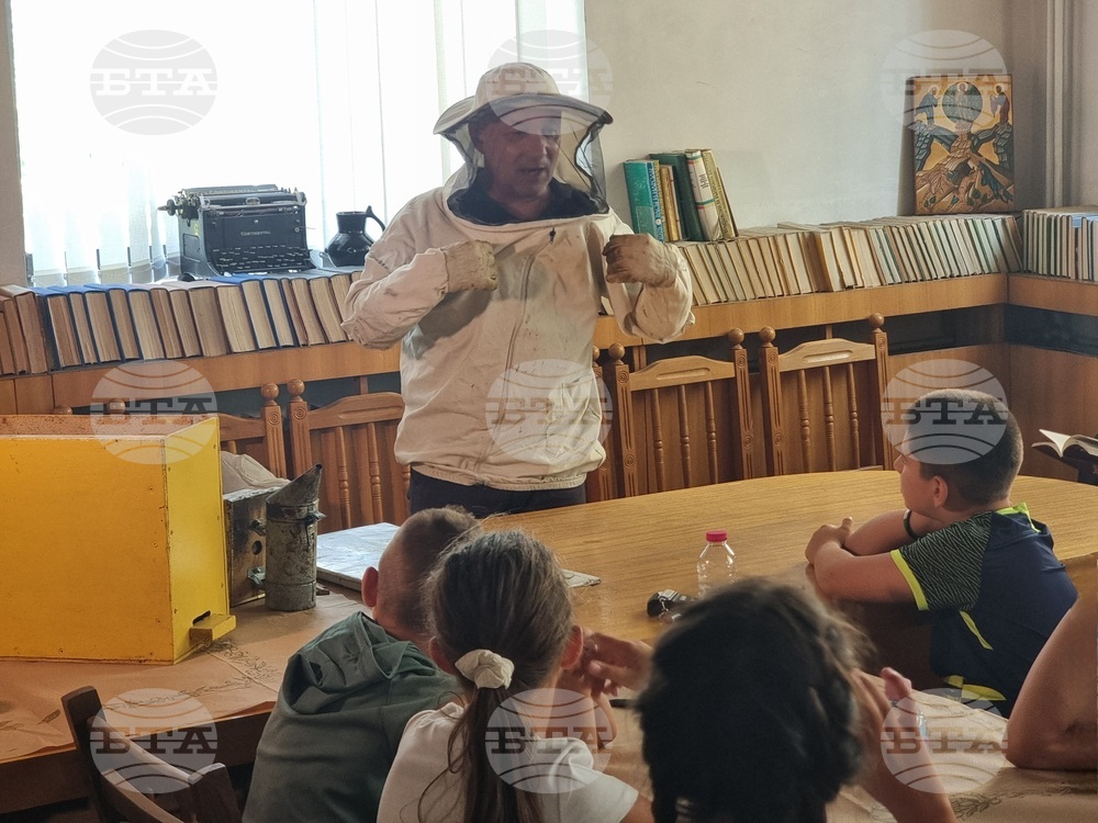 Деца от Кърджали плетоха кошери и научиха за пчелите в Деня на свети великомъченик Прокопий