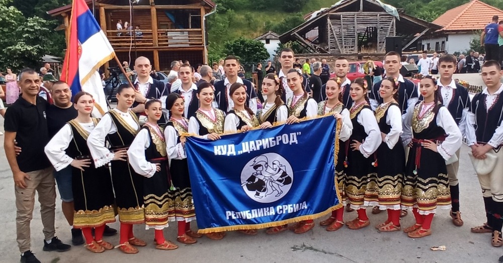 Културно-художествено дружество „Цариброд“ се представи на фестивала „Старопланинска седенка“