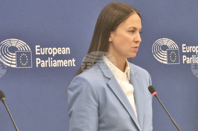 Франция - Ева Майдел - пресконференция