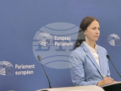 Франция - Ева Майдел - пресконференция