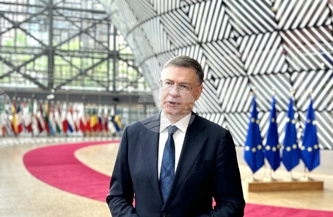 Еврокомисар Домбровскис: Поздравявам България с днешното историческо решение за еврозоната