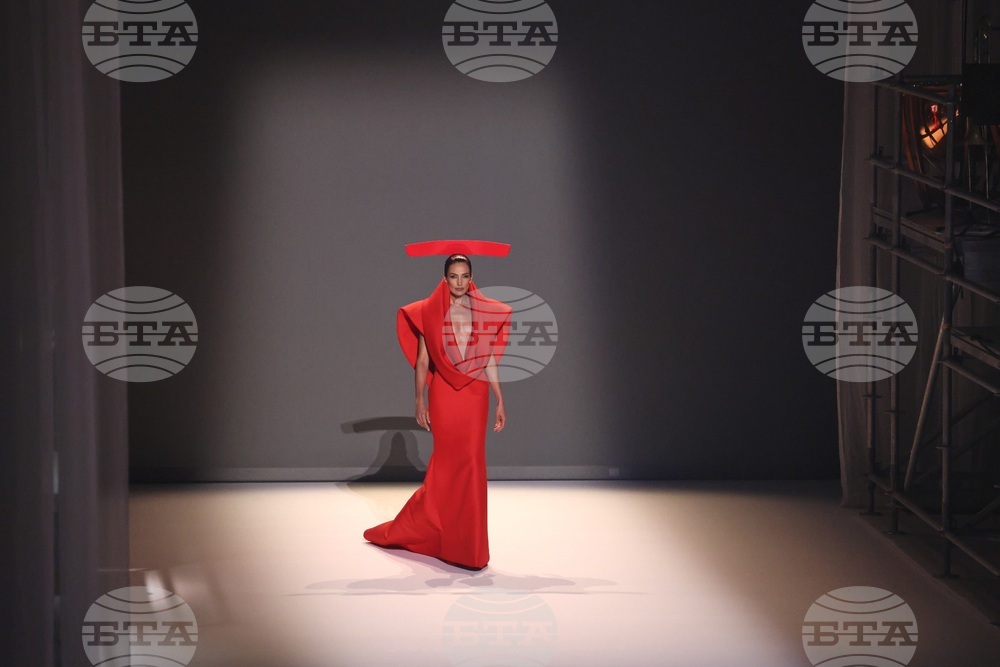 France Fashion Stephane Rolland F/W 25 26