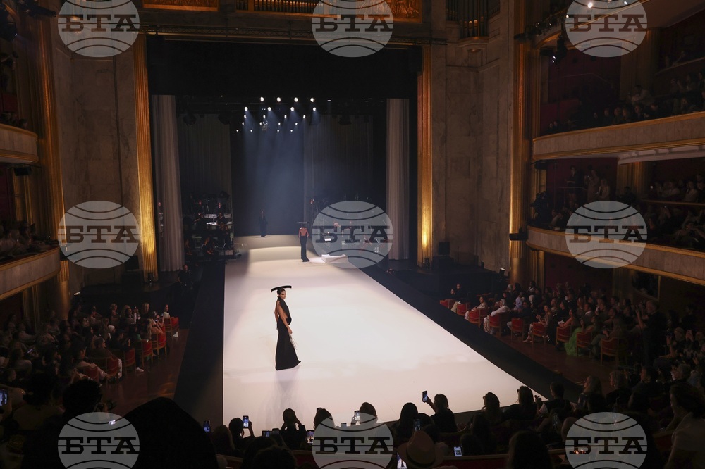 France Fashion Stephane Rolland F/W 25 26