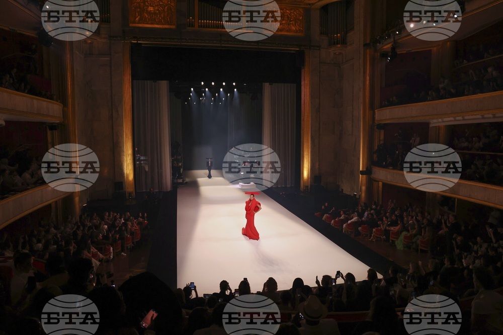 France Fashion Stephane Rolland F/W 25 26