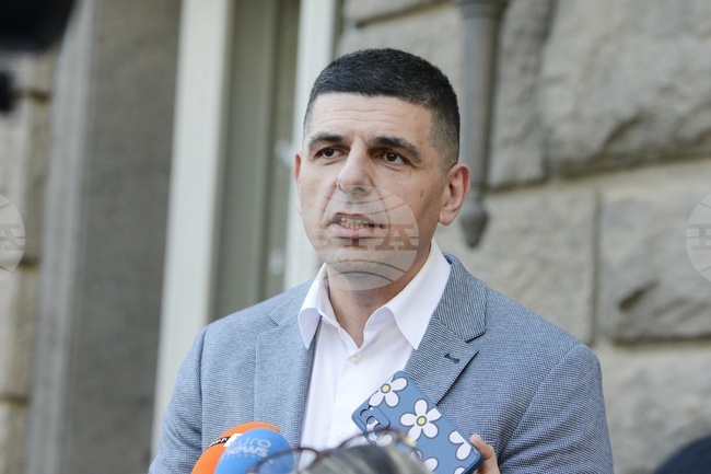 Не трябва никой политик да си приписва заслугата за еврозоната, смята Ивайло Мирчев