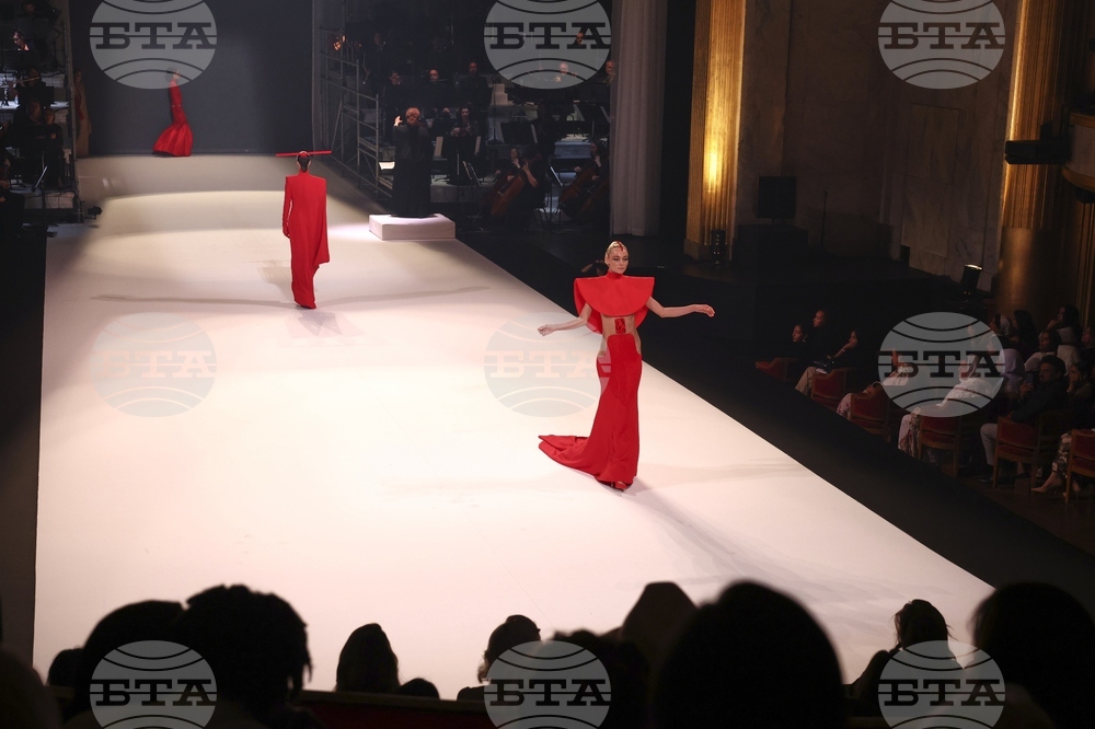 France Fashion Stephane Rolland F/W 25 26