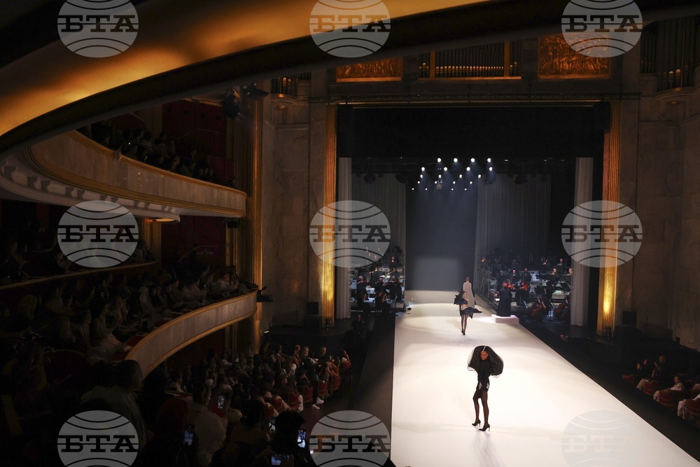 France Fashion Stephane Rolland F/W 25 26