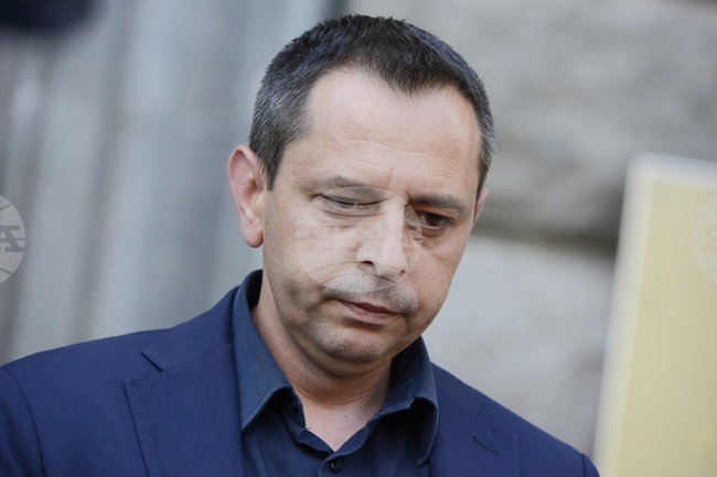 Общественият договор между управляващи и управлявани бе скъсан на парчета, каза Кирил Веселински от МЕЧ по повод решението за еврозоната