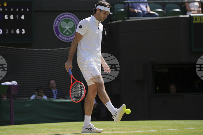 Новата електронна система за отчитане на линията на "Уимбълдън" отново показа дефект по време на четвъртфиналите при мъжете