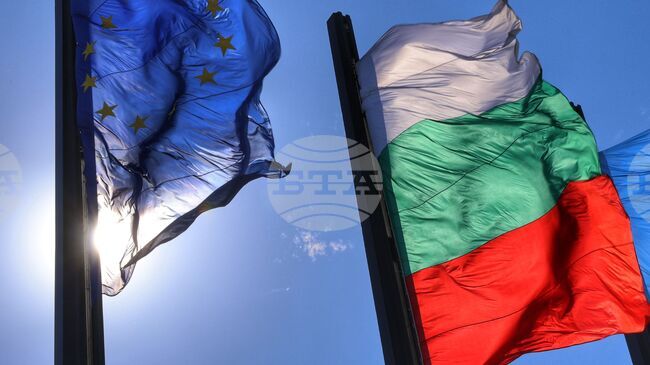 Столичната община започва поетапната подмяна на знамена по ключовите пътни артерии