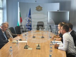 Министърът на образованието и науката Красимир Вълчев се срещна с представители на Студентския съвет и на Студентския дипломатически клуб към Софийския университет "Св. Климент Охридски". Снимка: МОН