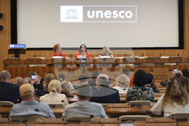 Франция - Париж - ЮНЕСКО - „The Treasures of Bulgaria“ - Бетани Хюз