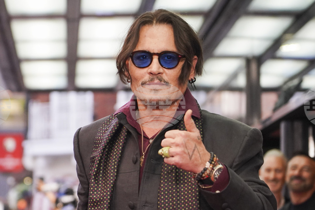 Костюми на Джони Деп, Кейт Бланшет и Кейт Уинслет от филми и телевизионни продукции ще бъдат предложени на търг в Лондон