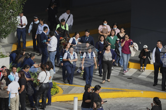 Двама души са загинали при серията силни земетресения в Гватемала