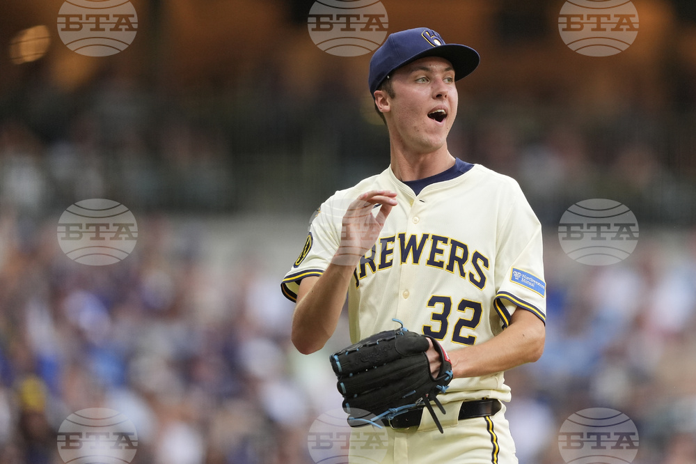 Dodgers Brewers Baseball