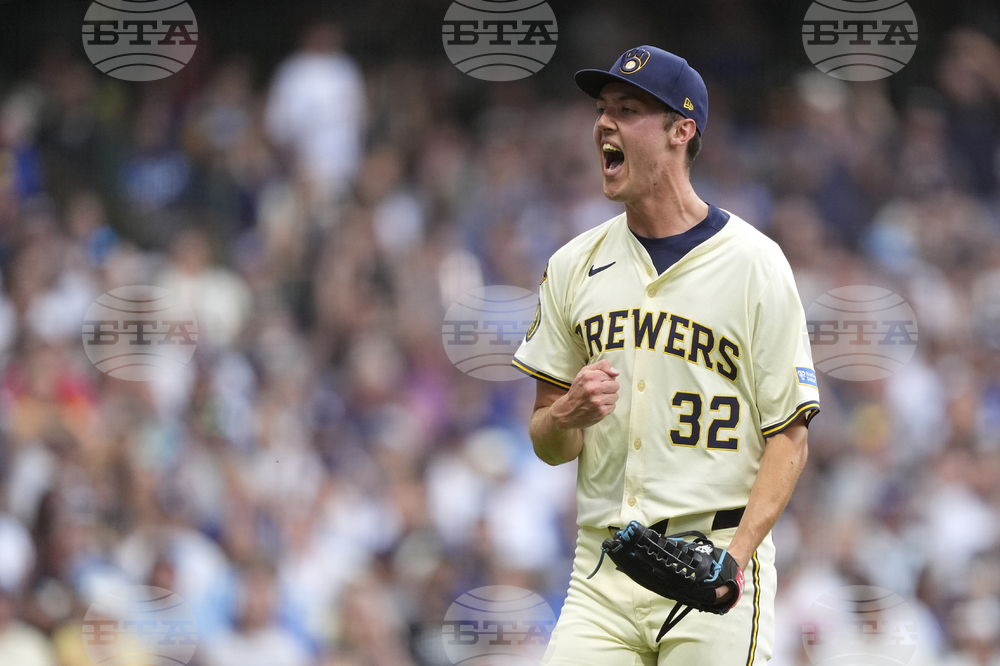 Dodgers Brewers Baseball