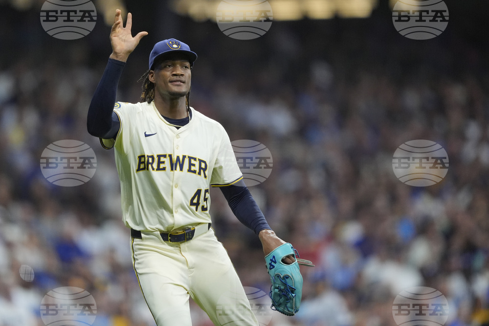 Dodgers Brewers Baseball