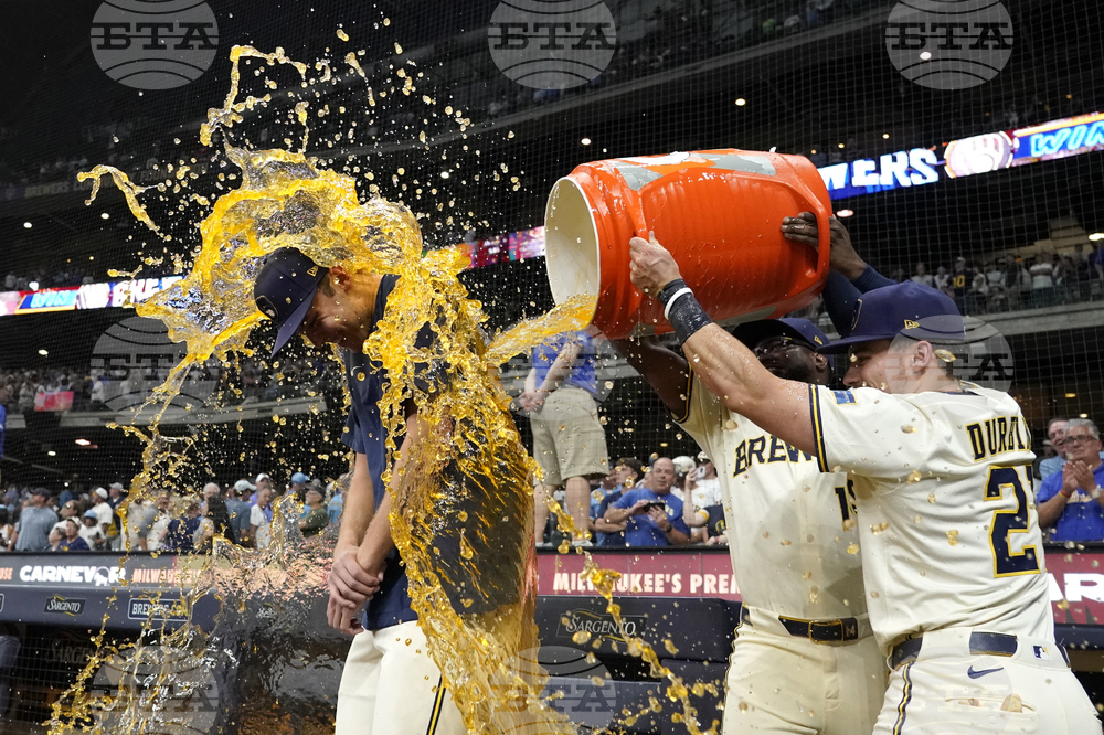 Dodgers Brewers Baseball