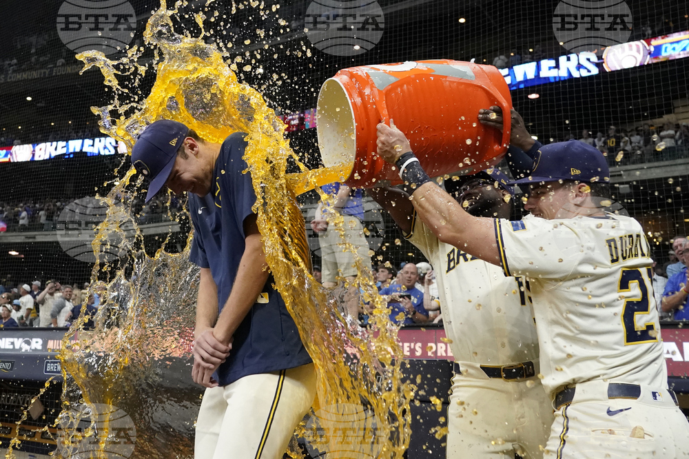Dodgers Brewers Baseball