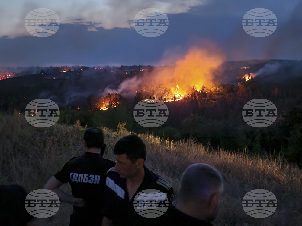 Общо 60 военнослужещи участват в погасяването на пожара край Велико Търново