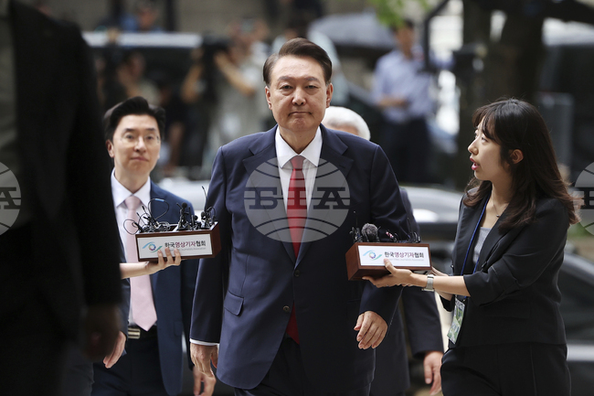 Южнокорейски съд разреши ареста на бившия президент Юн Сук-йол