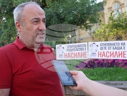 „Децата се нуждаят и от тате, и от мама!“ - символична разходка