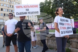 „Децата се нуждаят и от тате, и от мама!“ - символична разходка