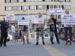 „Децата се нуждаят и от тате, и от мама!“ - символична разходка