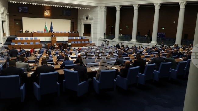 Revisions to Act on Announcing Affiliation of Bulgarian Citizens to Former State Security Services Adopted on First Reading