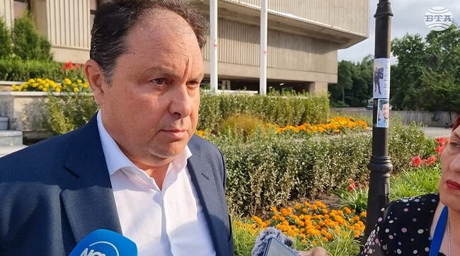 Кметът на Варна Благомир Коцев е задържан в 23:30 часа снощи, днес мярката ще бъде обжалвана, съобщи адвокатът му Милен Ралчев