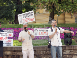 „Децата се нуждаят и от тате, и от мама!“- символична разходка