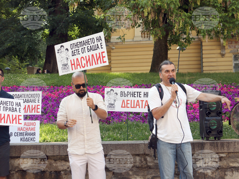 „Децата се нуждаят и от тате, и от мама!“- символична разходка