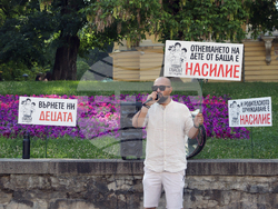 „Децата се нуждаят и от тате, и от мама!“- символична разходка