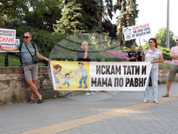 „Децата се нуждаят и от тате, и от мама!“- символична разходка