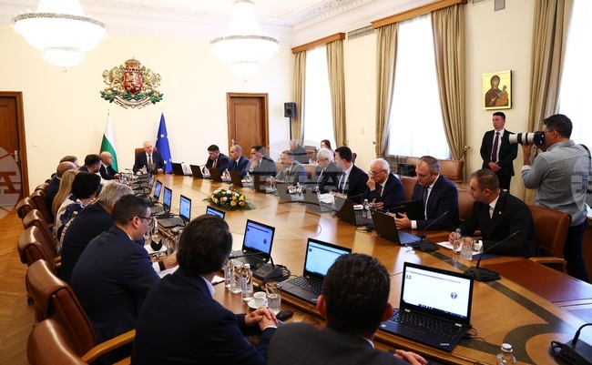 Премиерът Желязков призова кметовете и областните управители за сериозна превенция срещу горските пожари